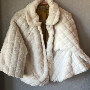 Oshkosh fur cape size 3t